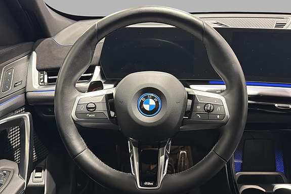 BMW iX1 12 of 25