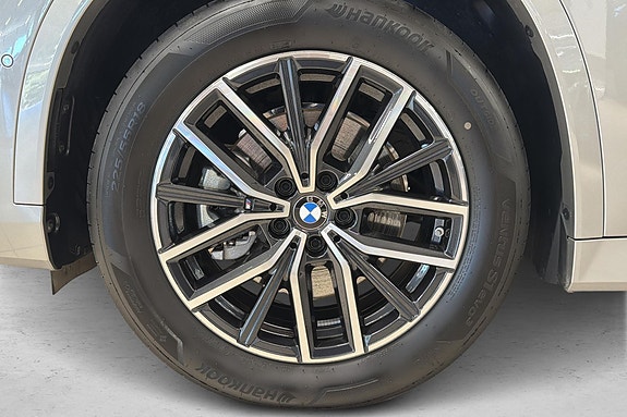 BMW iX1 24 of 25