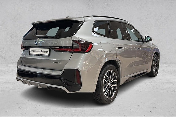 BMW iX1 5 of 25