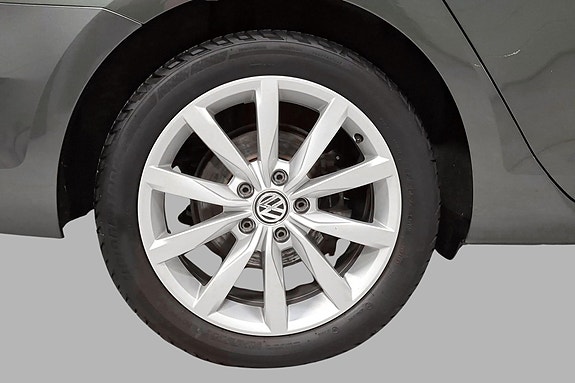 Volkswagen Golf VII 19 of 22