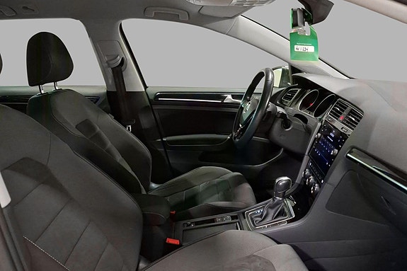 Volkswagen Golf VII 15 of 22
