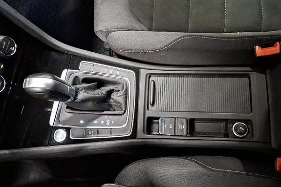 Volkswagen Golf VII 22 of 22