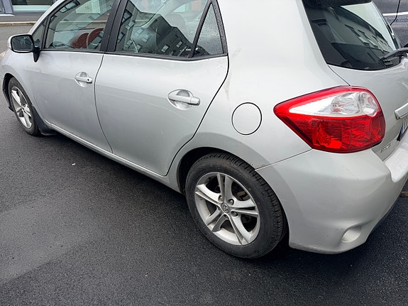 Toyota Auris 2 of 9