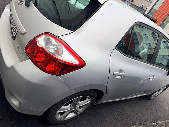 Toyota Auris 4 of 9