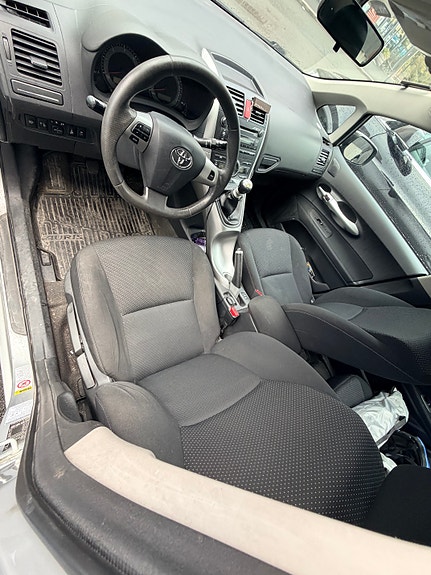 Toyota Auris 9 of 9