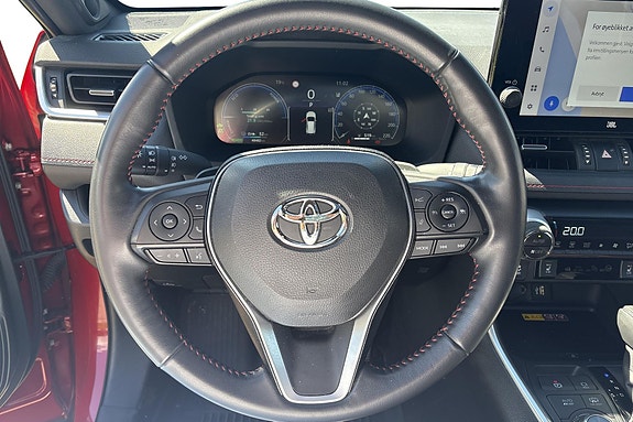 Toyota RAV4 4 of 10