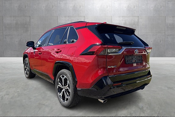 Toyota RAV4 2 of 10