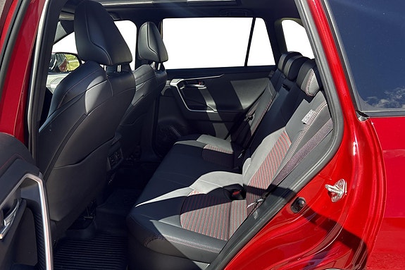 Toyota RAV4 8 of 10