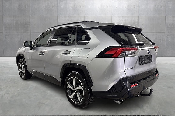 Toyota RAV4 2 of 13