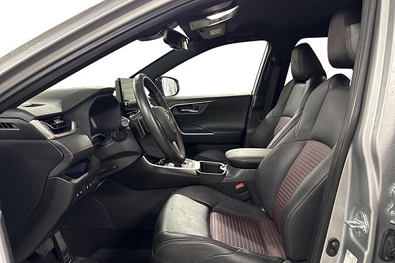 Toyota RAV4 3 of 13