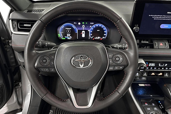 Toyota RAV4 5 of 13