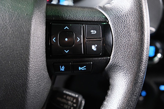 Toyota HiLux 21 of 30