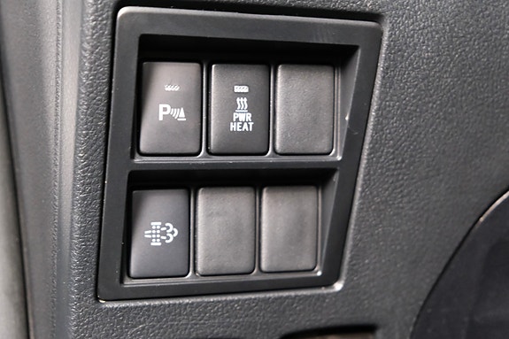 Toyota HiLux 23 of 30
