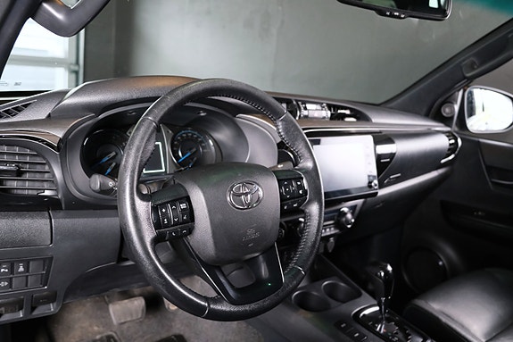 Toyota HiLux 11 of 30
