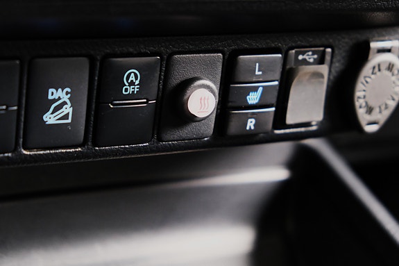 Toyota HiLux 19 of 30