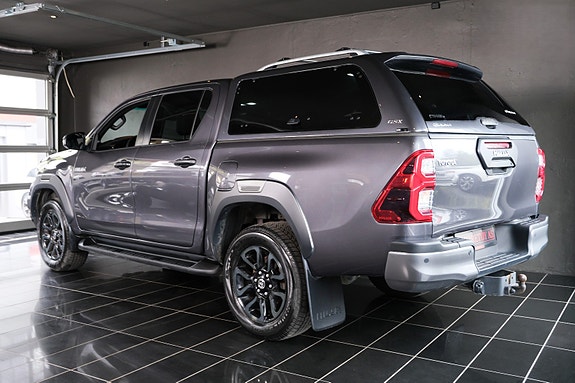 Toyota HiLux 2 of 30