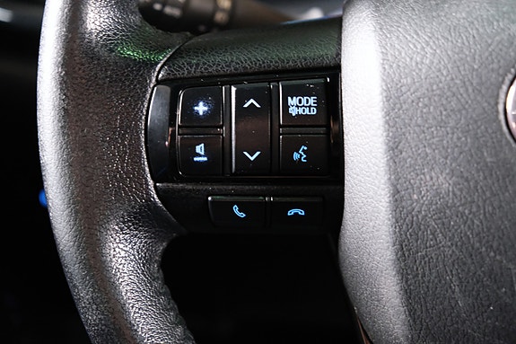 Toyota HiLux 22 of 30