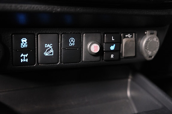 Toyota HiLux 18 of 30