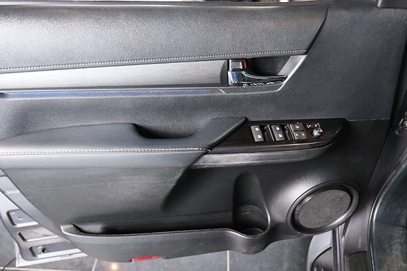 Toyota HiLux 24 of 30
