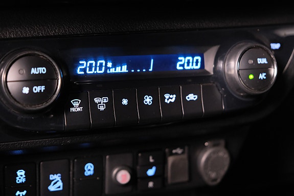 Toyota HiLux 17 of 30