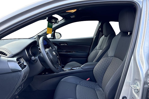 Toyota C-HR 4 of 15