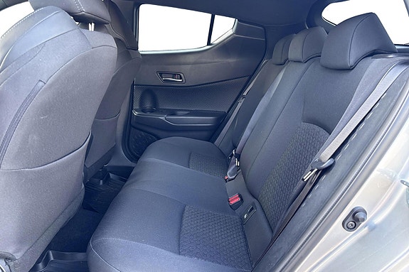Toyota C-HR 12 of 15