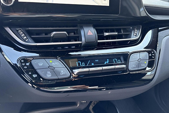 Toyota C-HR 10 of 15