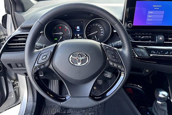 Toyota C-HR 6 of 15
