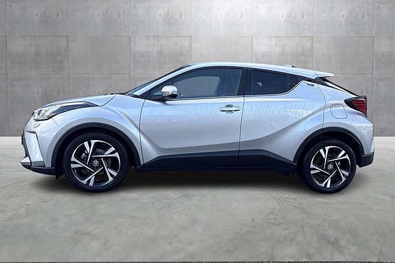 Toyota C-HR 2 of 15