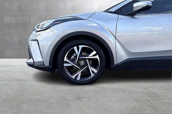 Toyota C-HR 15 of 15