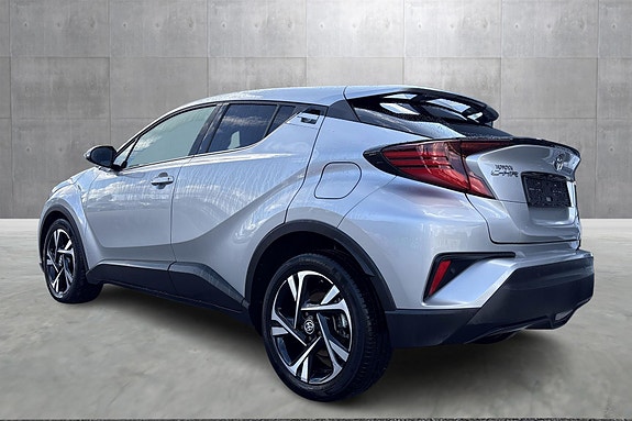 Toyota C-HR 3 of 15