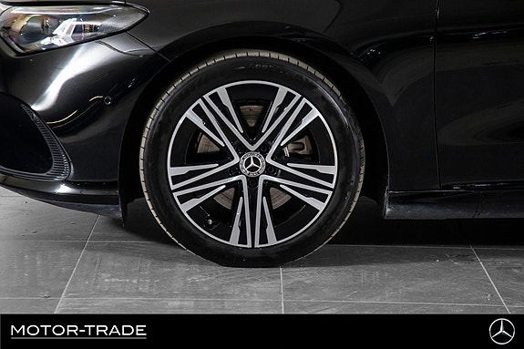 Mercedes-Benz CLA350 4 of 30