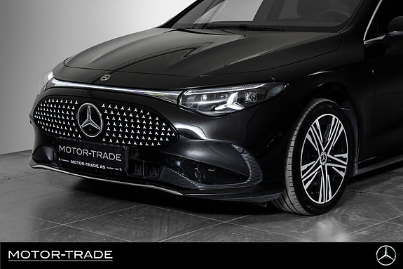 Mercedes-Benz CLA350 2 of 30