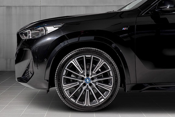 BMW iX1 13 of 30
