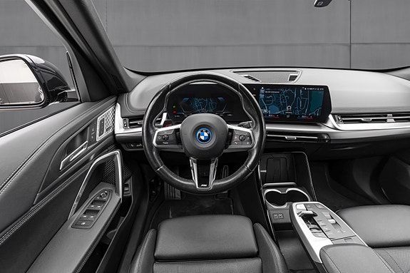 BMW iX1 15 of 30