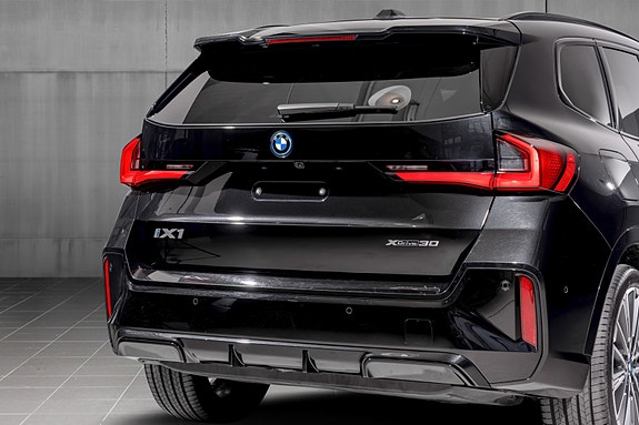 BMW iX1 4 of 30