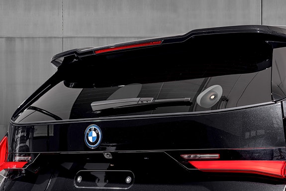 BMW iX1 8 of 30