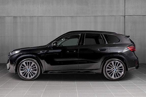 BMW iX1 12 of 30
