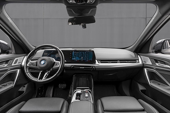 BMW iX1 14 of 30