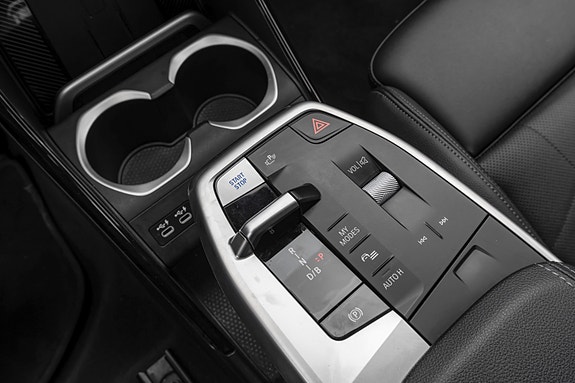 BMW iX1 22 of 30