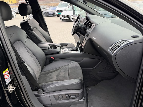 Audi Q7 9 of 12
