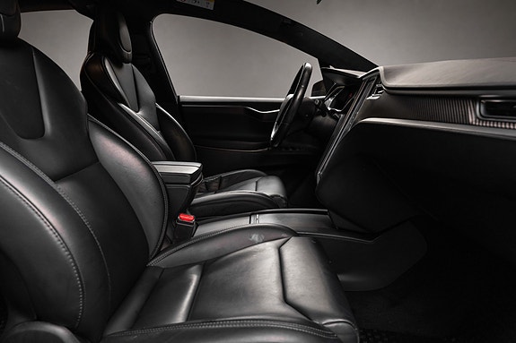 Tesla Model X 22 of 29