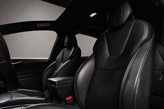 Tesla Model X 14 of 29