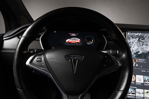 Tesla Model X 23 of 29