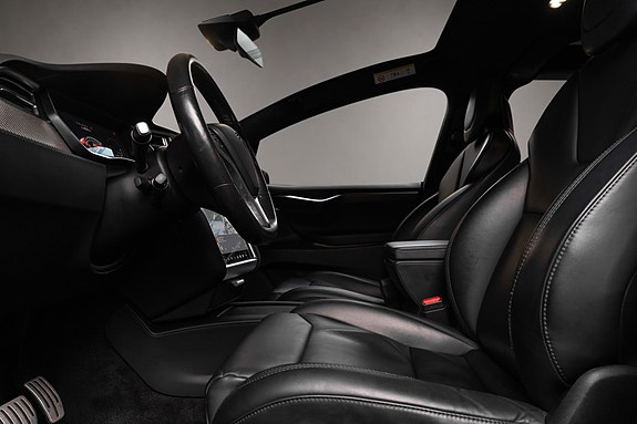 Tesla Model X 13 of 29