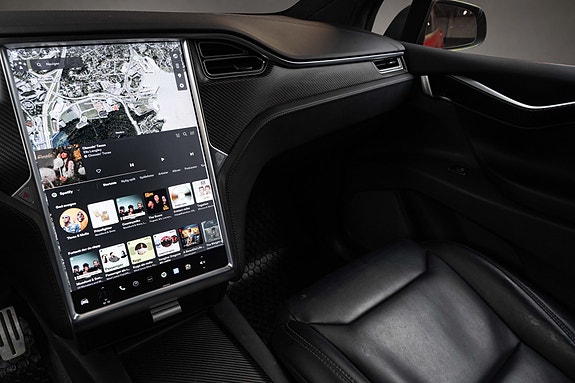 Tesla Model X 12 of 29