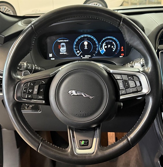 Jaguar F-PACE 5 of 5