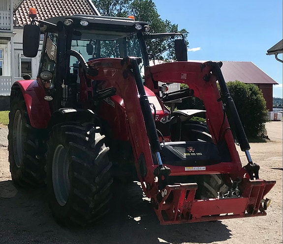 Massey Ferguson 5713 Efficient D4 8 of 15