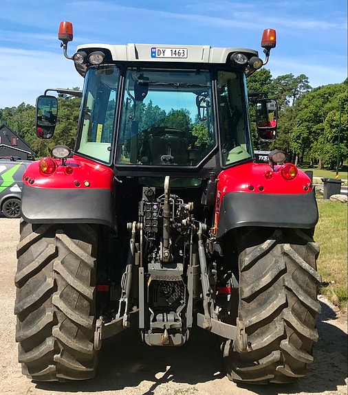 Massey Ferguson 5713 Efficient D4 4 of 15