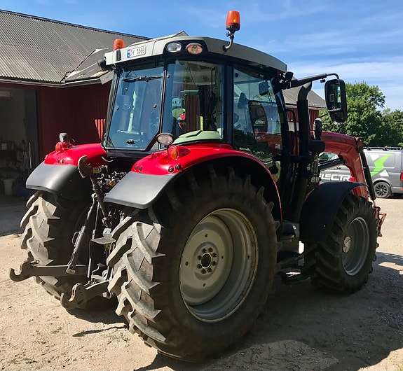 Massey Ferguson 5713 Efficient D4 6 of 15